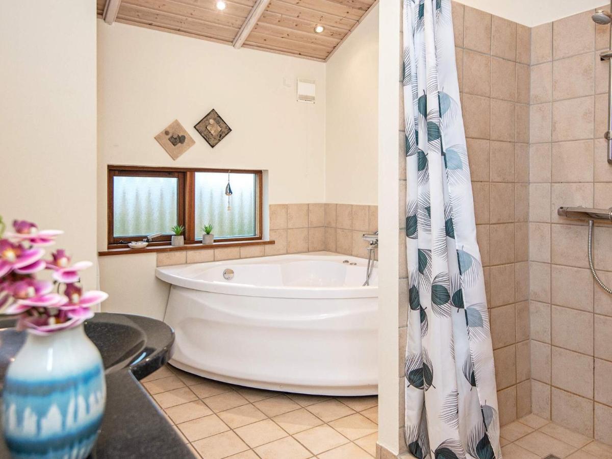 Three-Bedroom Holiday Home In Ulfborg 4 Thorsminde Esterno foto